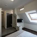 каро и Хотел