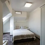 каро и Хотел 3*