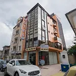 каро и Хотел 3*