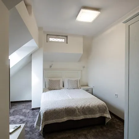 Caro & Otel 3*